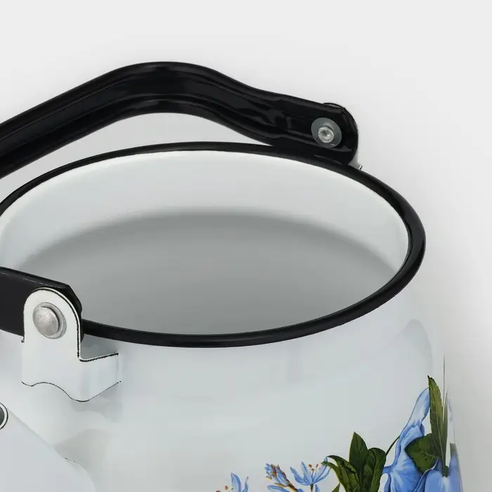 Чайник &laquo;Цветы синие&raquo;, 3.5 л, эмалированная сталь, белый