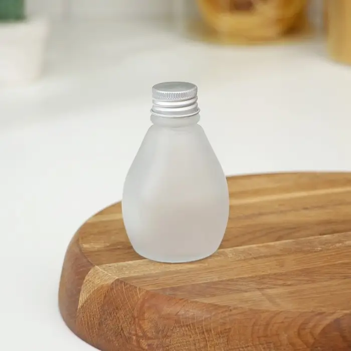 Бутыль стеклянная для соусов и масла с металличекой крышкой «Тар», 100 мл, 5,5×9,5 см Бутыль стеклянная для соусов и масла с металличекой крышкой «Тар», 100 мл, 5,5×9,5 см