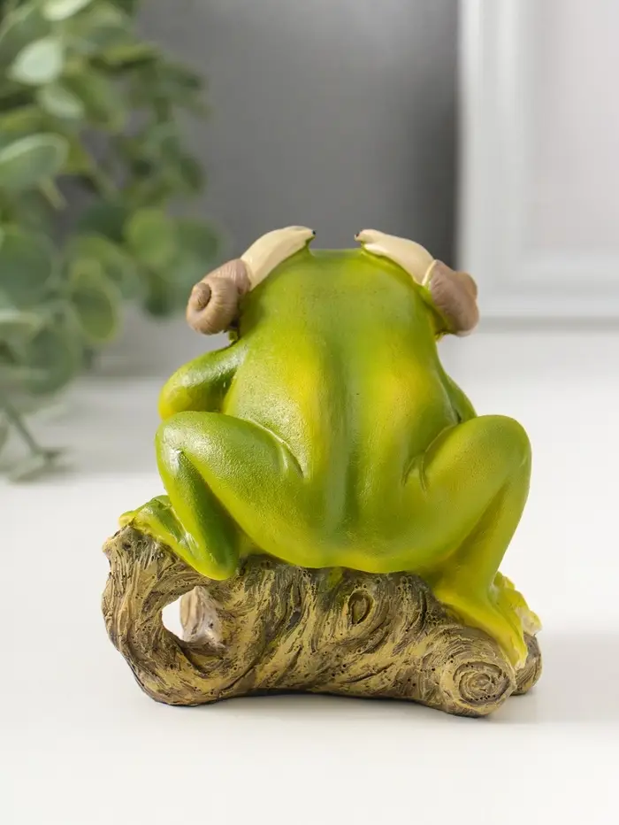 Сувенир полистоун "Лягушонок на коряге с улитками на ушах" 9,5 см