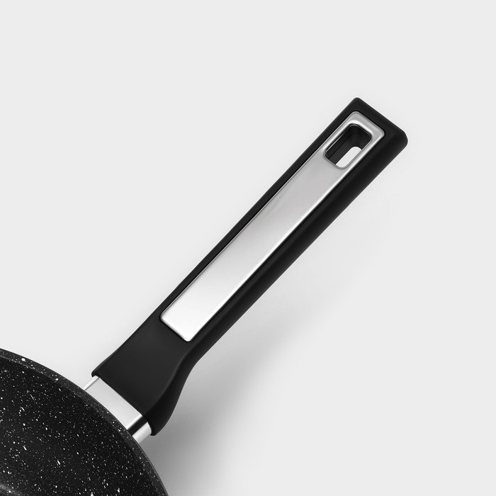 Сковорода Magistro Warrior, d=26 см, h=7 см, антипригарное покрытие, индукция, цвет чёрный Сковорода Magistro Warrior, d=26 см, h=7 см, антипригарное покрытие, индукция, цвет чёрный