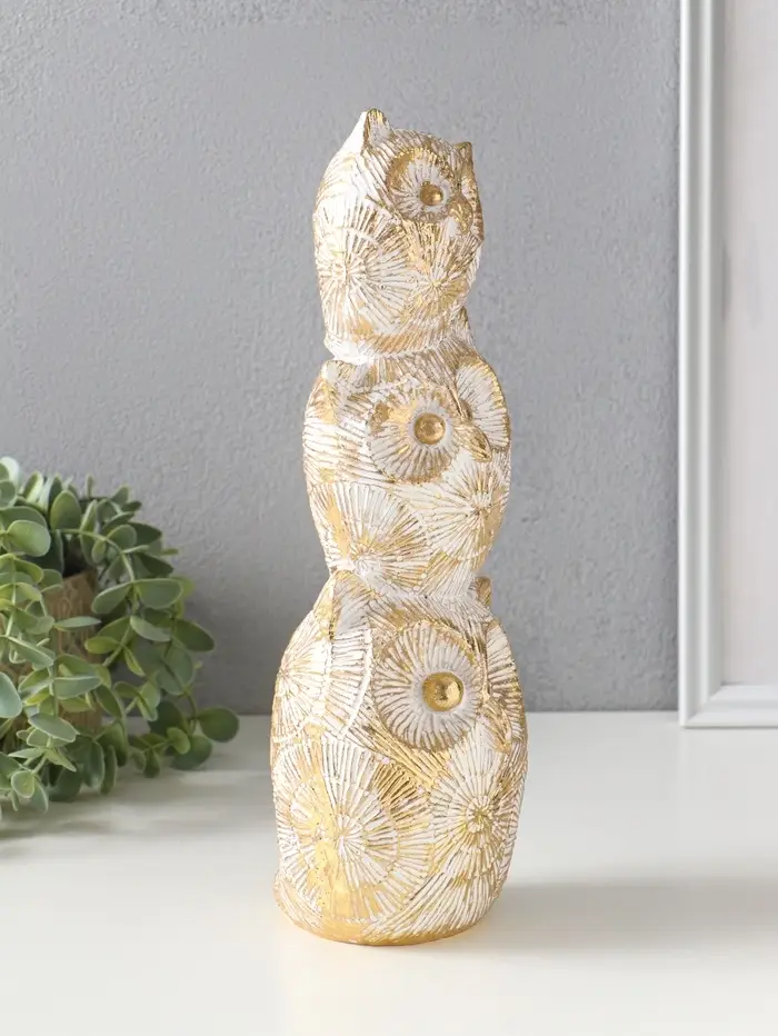 Сувенир полистоун "Три совы - пирамида. Золотые круги" 11,5х11,5х32 см