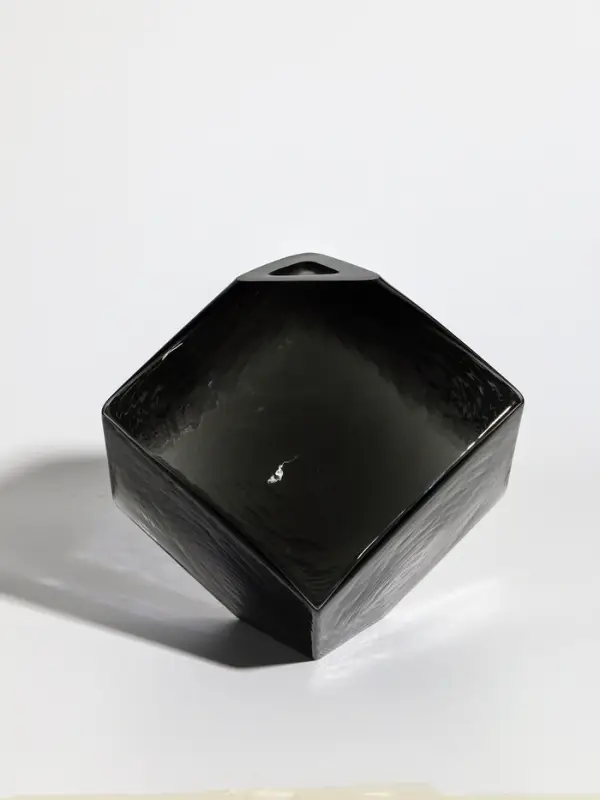 Ваза стекло настольная  Ваза стекло настольная "Джуди" 21х21 см, чёрный