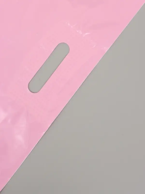 Пакет с вырубной усиленной ручкой ПВД 40х50 45 мкм Розовый