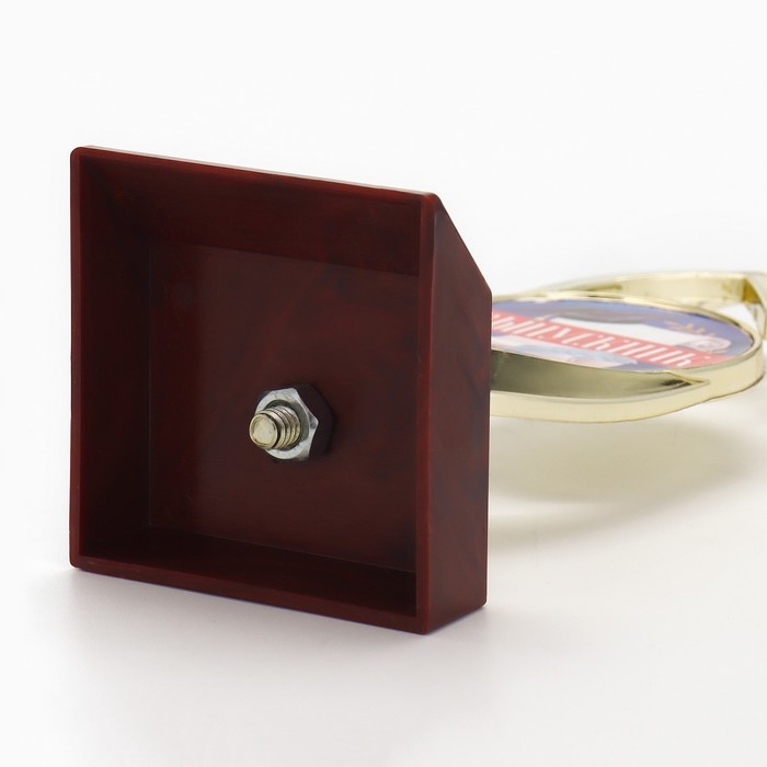 Фигура на Выпускной «Выпускник детского сада», зол., красная подставка, 18 х 6 х 6 см. Фигура на Выпускной «Выпускник детского сада», зол., красная подставка, 18 х 6 х 6 см.