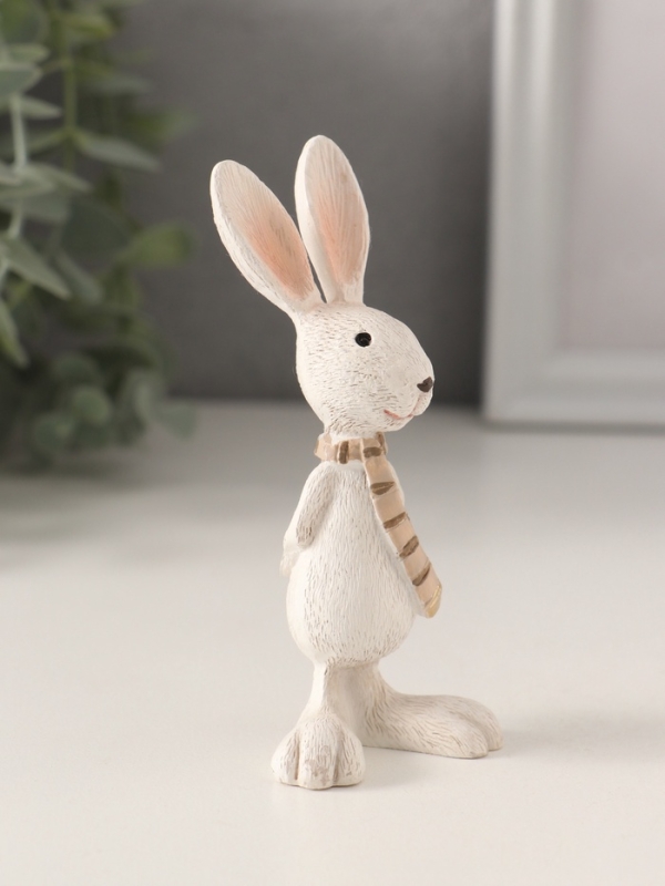 Сувенир полистоун Сувенир полистоун "Белый зайка в полосатом шарфе" 5х3,5х11 см