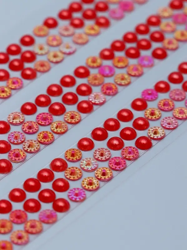 Наклейка пластик стразы Наклейка пластик стразы "Жемчужины и цветочки" красные 7х31 см