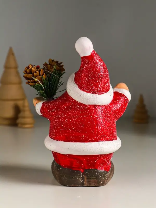 Сувенир керамика свет "Дед Мороз в красной шубке с еловой веточкой" 10х7,5х14,5 см