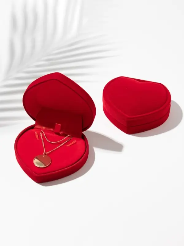 Футляр под набор украшений &laquo;Сердце&raquo;, бархатный, 9&times;8.5 см, красный