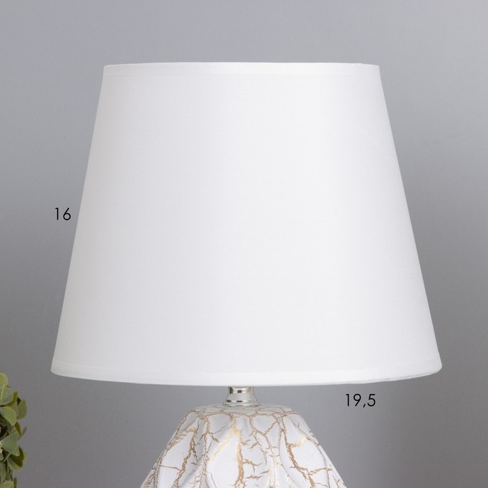 Лампа настольная Лампа настольная "Иветт" 1х40Вт Е14 белый 20х20х30см