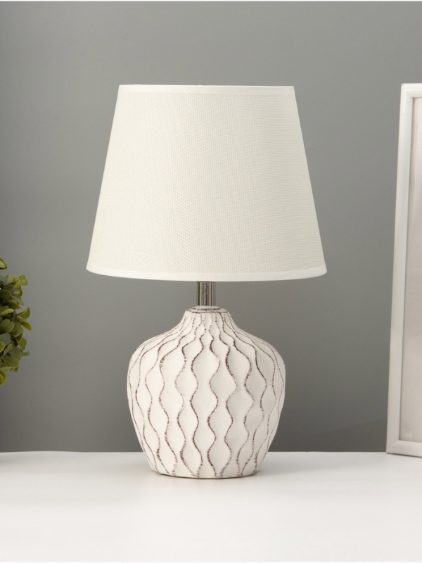 Настольная лампа Настольная лампа "Кудри" 1х40Вт Е14 белый/кофе 19,5х19,5х31см