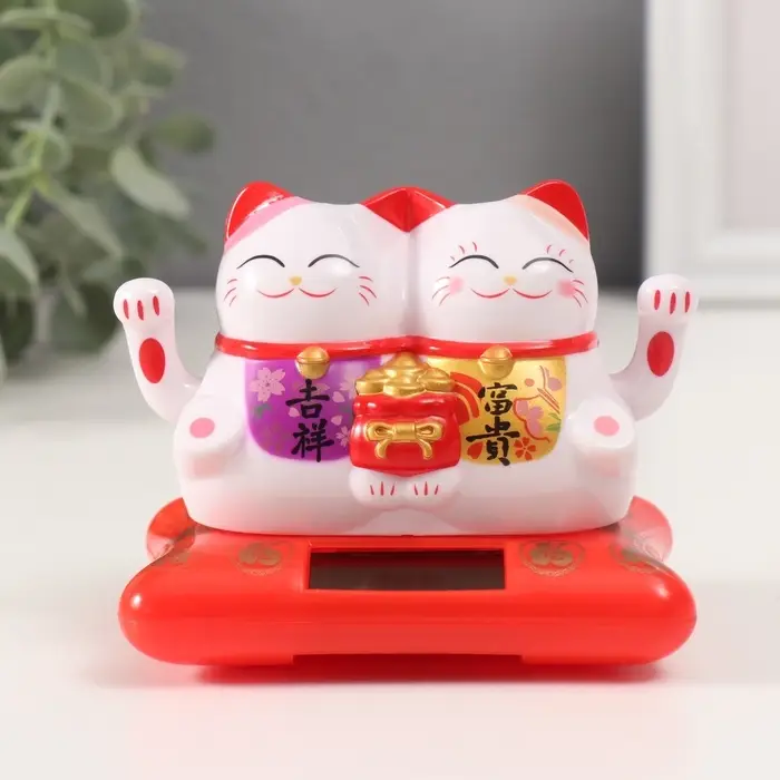 Маятник настольный антистресс &laquo;Два кота Манэки-нэко с мешком золота&raquo;, пластик, от солнечной батареи, 6.5&times;8.5&times;5.5 см