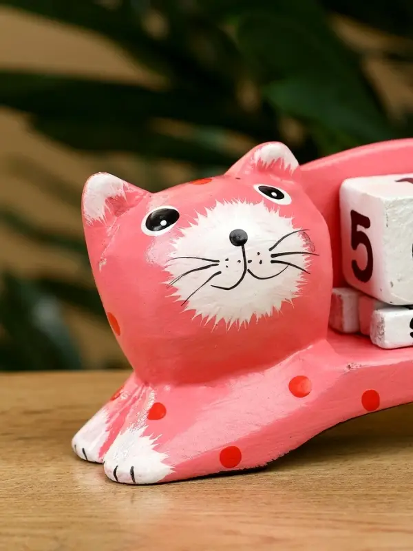 Календарь настольный Календарь настольный "Кошка" дерево 13х4х10 см, цв. розовый