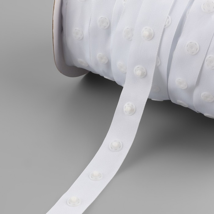 Тесьма с кнопками, 25-25 мм, 17 мм × 45 ± 1 м, цвет белый Тесьма с кнопками, 25-25 мм, 17 мм × 45 ± 1 м, цвет белый