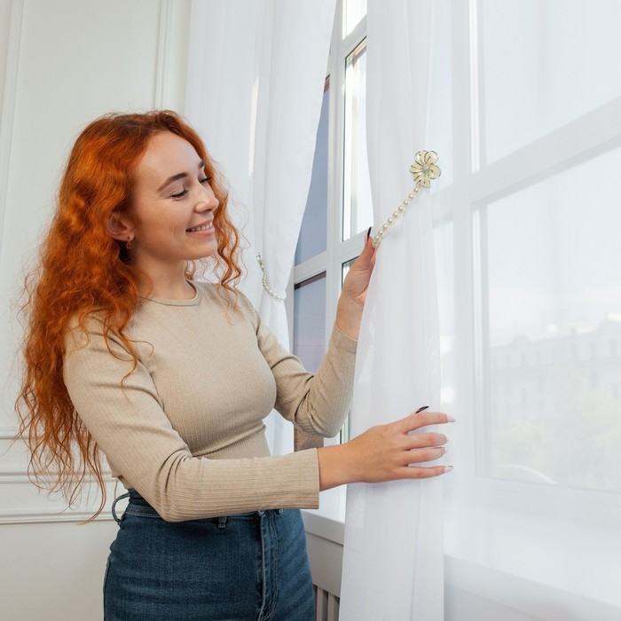 Подхват для штор «Цветок», d = 6 см, цвет серебряный/белый Подхват для штор «Цветок», d = 6 см, цвет серебряный/белый