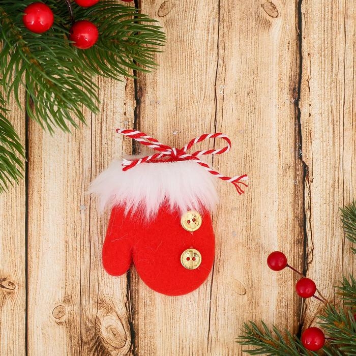 Мягкая подвеска Мягкая подвеска "Варежка пушистая с пуговками" 7,5х6 см, бело- красный