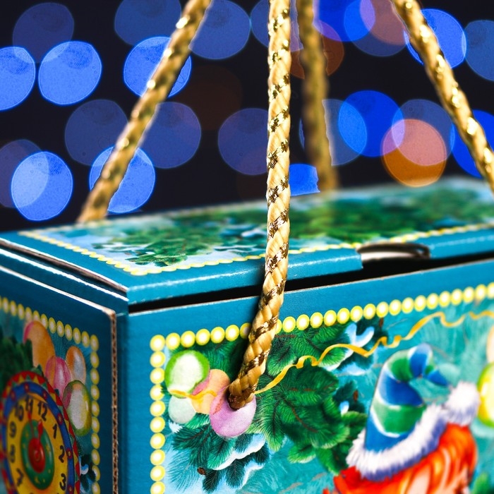 Новый год. Подарочная коробка Новый год. Подарочная коробка "Новогодние эльфы" 16,5 х 7,9 х 20,8 см.