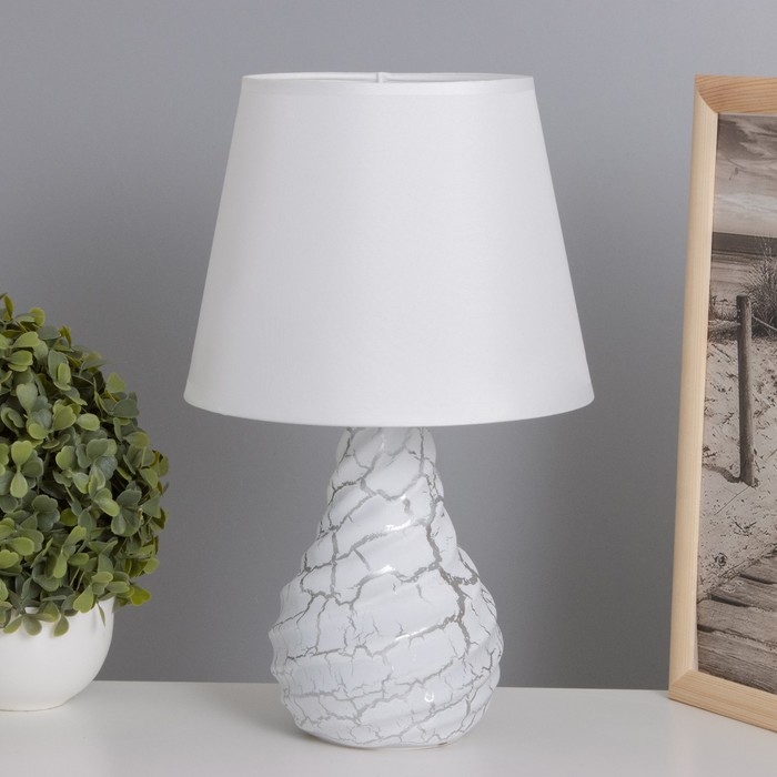 Лампа настольная Лампа настольная "Изора" 1х40Вт Е14 белый 20х20х33см