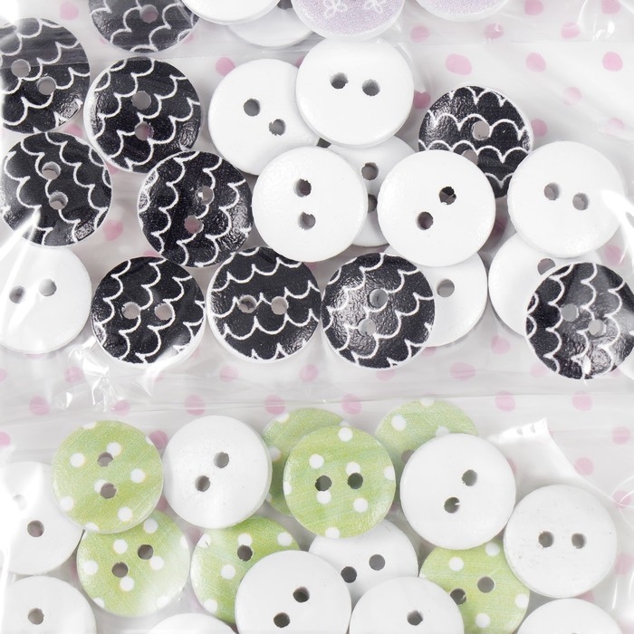 Пуговицы дерево для творчества 2 прокола Пуговицы дерево для творчества 2 прокола "Ассорти" 4 цвета х 20 шт 1,3х1,3 см