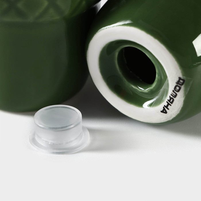 Набор для специй Доляна «Лист», 3 предмета: солонка 80 мл, перечница 80 мл, подставка, цвет зелёный Набор для специй Доляна «Лист», 3 предмета: солонка 80 мл, перечница 80 мл, подставка, цвет зелёный