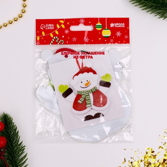Набор для творчества - создай ёлочное украшение из фетра «Снеговик в шапочке» Набор для творчества - создай ёлочное украшение из фетра «Снеговик в шапочке»