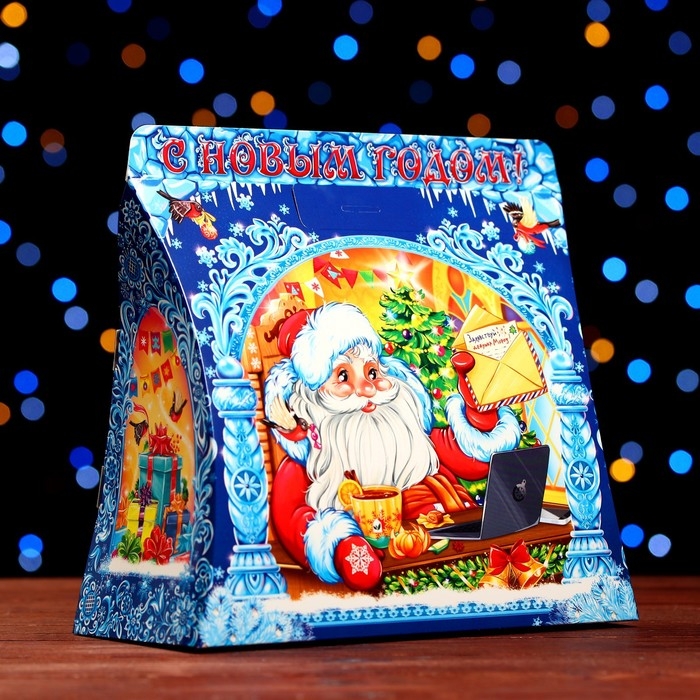 Новый год. Подарочная коробка Новый год. Подарочная коробка "Дед мороз с белочкой" 24,5 х 11,5 х 23 см.