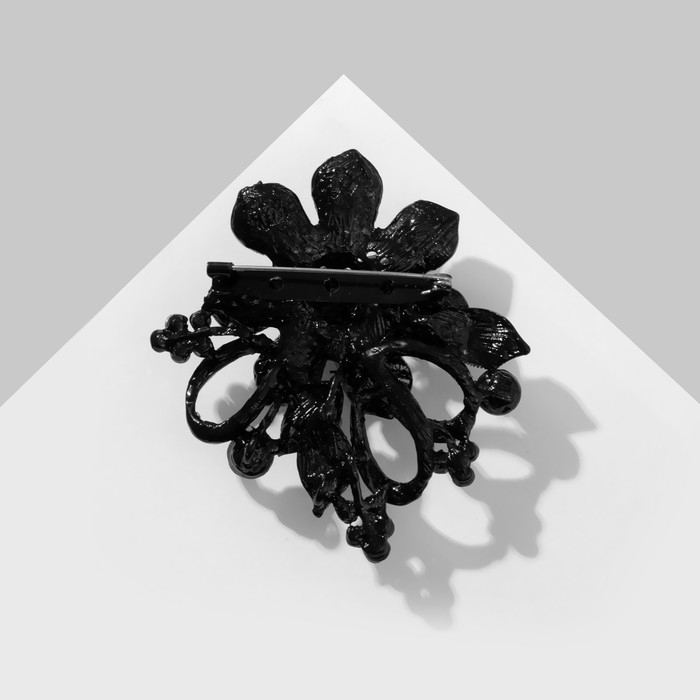 Брошь «Цветок» с завитками, цвет красный в чёрном металле Брошь «Цветок» с завитками, цвет красный в чёрном металле