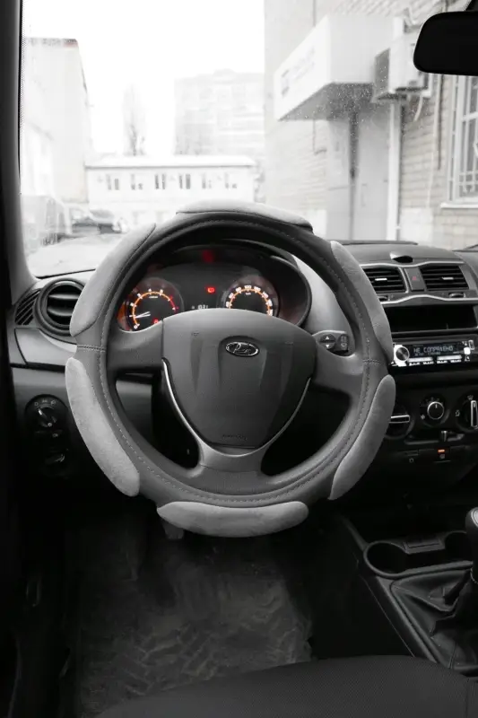 Спонжевая оплетка руля AVS SP-426M-GR ( размер M, серый) - Серия "Sponge"