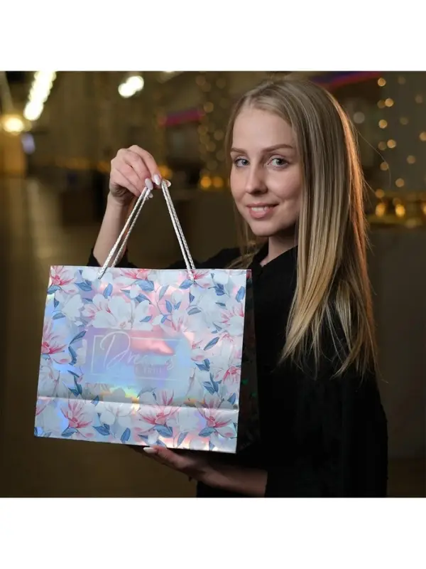 Пакет подарочный голографический, упаковка, Dreams come true, 32&times;26&times;12 см