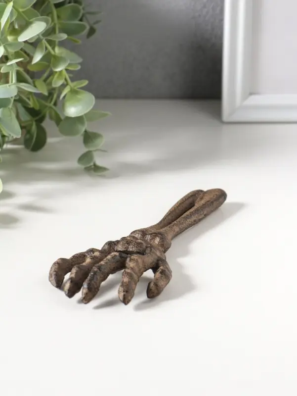 Сувенир чугун открывашка "Костлявая рука" 16,5х6,8х1,5 см