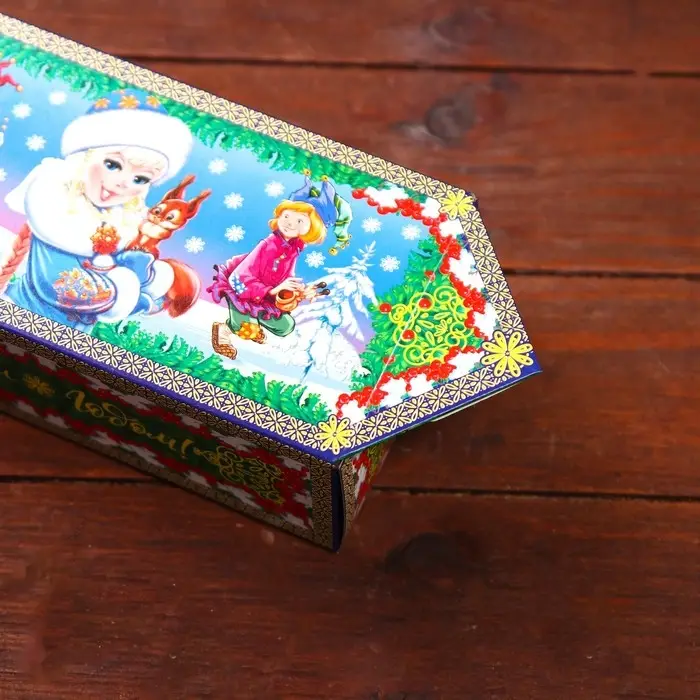 Подарочная коробка «Дед Мороз и Снегурочка» 20×10×6 см Подарочная коробка «Дед Мороз и Снегурочка» 20×10×6 см
