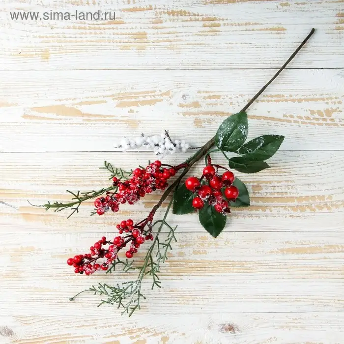 Еловая ветка декоративная «Зимнее волшебство. Чудо», с ягодами, 27 см Еловая ветка декоративная «Зимнее волшебство. Чудо», с ягодами, 27 см
