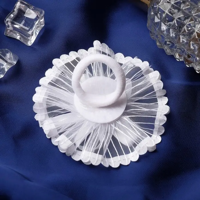 Резинка для волос бант «Школьница», лучики серединка блеск, d=7 см, белая