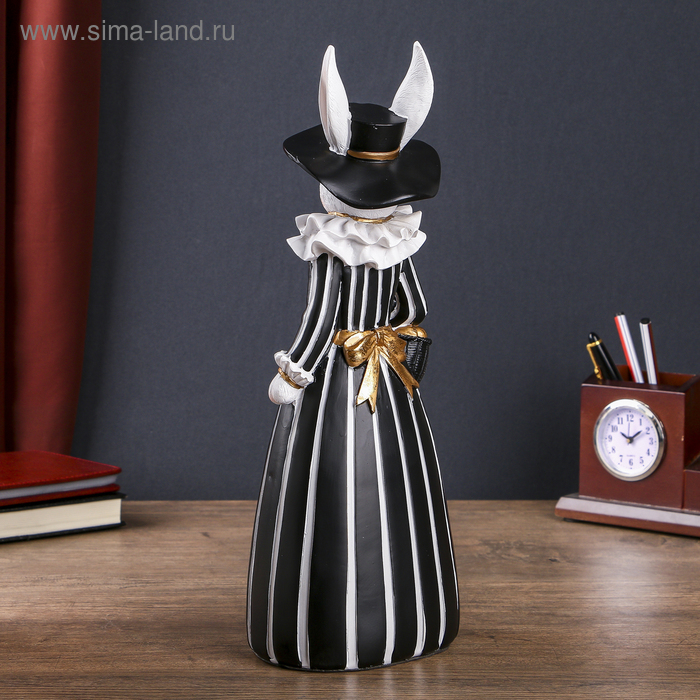 Сувенир полистоун Сувенир полистоун "Зайка-придворная дама с корзинкой" 35х13,5х10,5 см