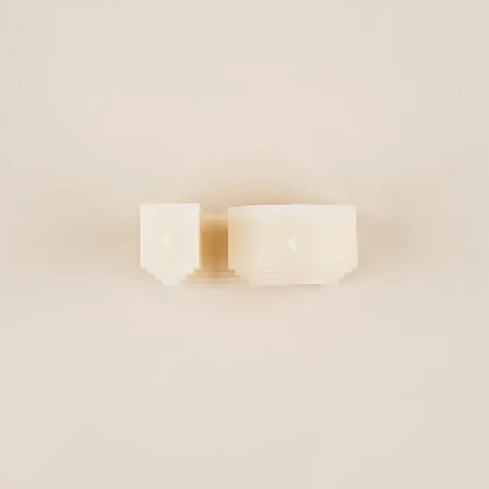 Свеча восковая, 9.3&times;8&times;2 см