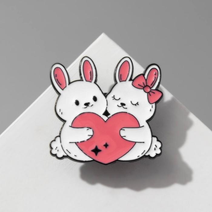 Значок Значок "Зайчики" влюблённые, цвет бело-розовый в чёрном металле