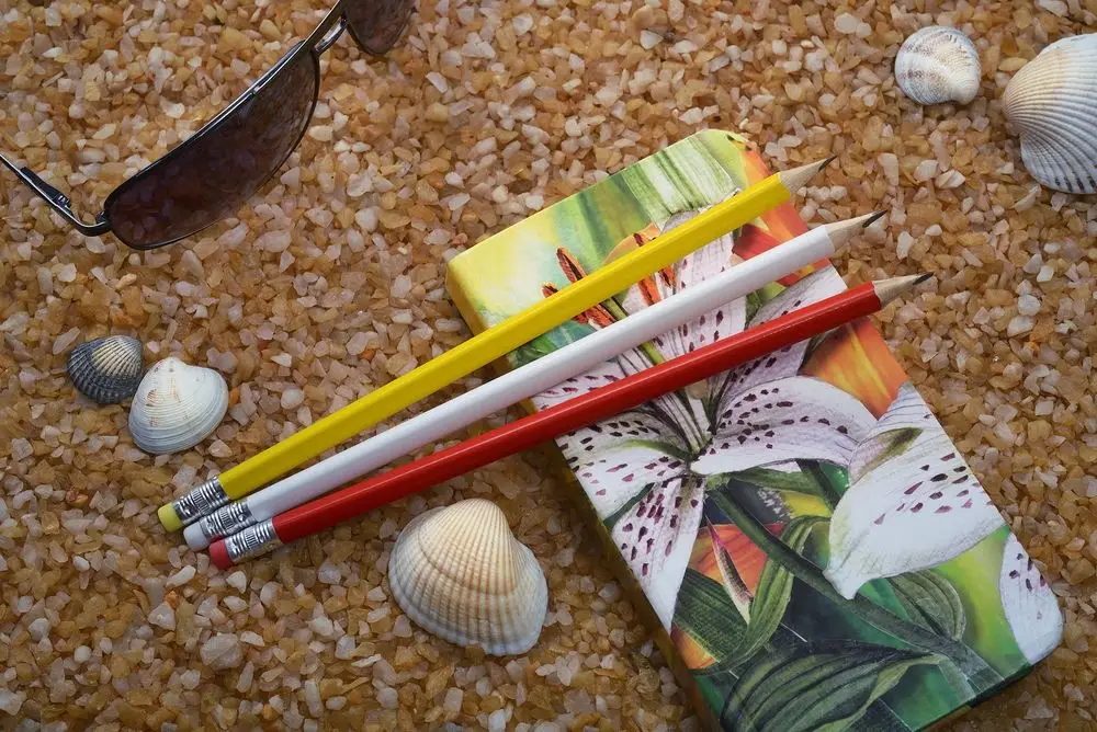 Карандаш простой Triangle с ластиком, белый Карандаш простой Triangle с ластиком, белый