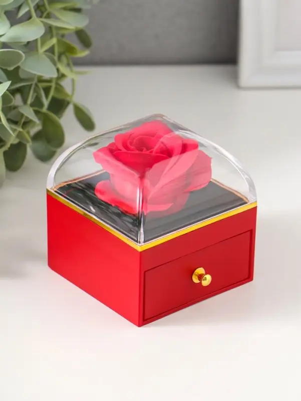 Шкатулка пластик "Роза в футляре" красная 6,8х6,8х7,5 см