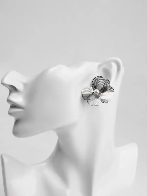 Серьги с жемчугом &laquo;Цветы&raquo;, лёгкие, белые в серебре