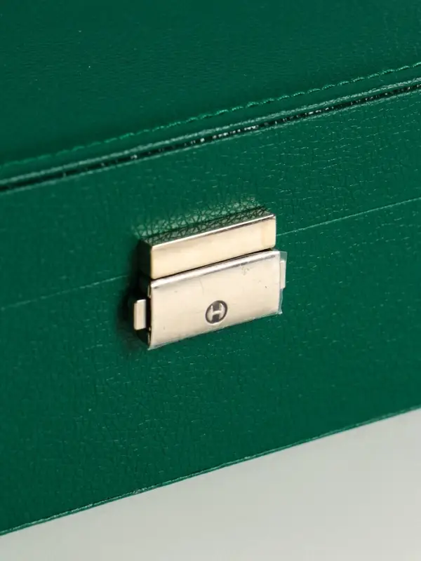 Шкатулка текстиль для украшений, съёмная подставка, цвет тёмно-зелёный, 23,5х17х8,7 см Шкатулка текстиль для украшений, съёмная подставка, цвет тёмно-зелёный, 23,5х17х8,7 см