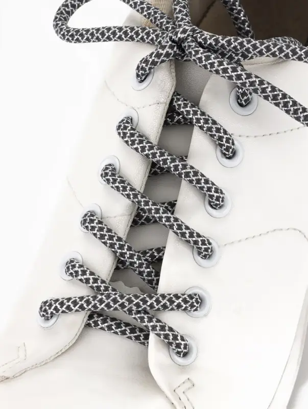 Шнурки с круг сечением люрекс узор 6мм 110±10см (пара) серый пакет SS Шнурки с круг сечением люрекс узор 6мм 110±10см (пара) серый пакет SS