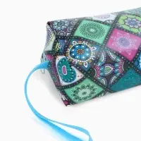 Косметичка дорожная на молнии, объёмная, с ручкой, с узором, разноцветная