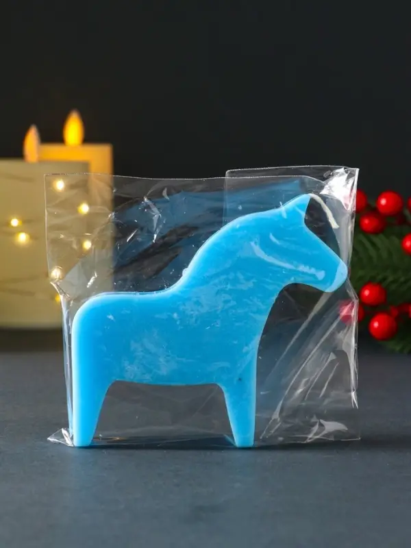 Декоративная свеча новогодняя &laquo;Лошадка&raquo;, 95&times;105 мм, голубой