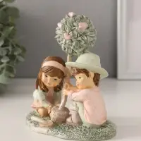 Фигурка полистоун &laquo;Малыши сажают деревце&raquo;, розово-зелёный, 13&times;7&times;13 см
