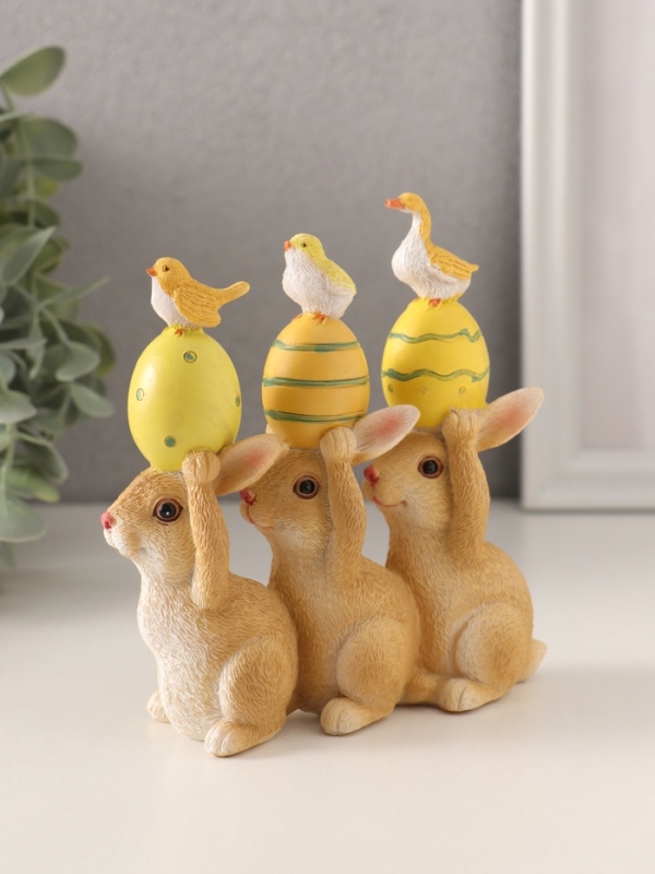 Сувенир полистоун "Зайчики с пасхальными яичками и птичками" 12х4,5х12,5 см