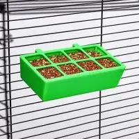 Кормушка для кормления, 16.9&times;8.9&times;4.4 см, с защитой на 8 ячеек, пластик, зелёная