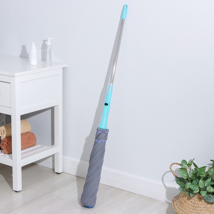 Швабра с отжимом Доляна, насадка из микрофибры «Чёрная», телескопическая окрашенная ручка 120 см, цвет МИКС Швабра с отжимом Доляна, насадка из микрофибры «Чёрная», телескопическая окрашенная ручка 120 см, цвет МИКС