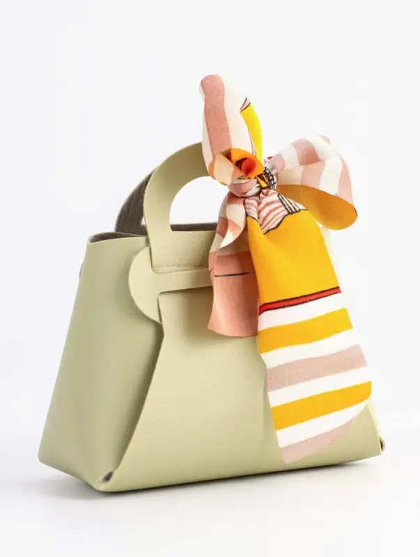 Кожанная подарочная сумочка 13 х12 х 5,5 см оливковая Кожанная подарочная сумочка 13 х12 х 5,5 см оливковая