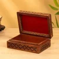 Шкатулка резная "Холи" 18х13х6 см, дерево шишам Шкатулка резная "Холи" 18х13х6 см, дерево шишам