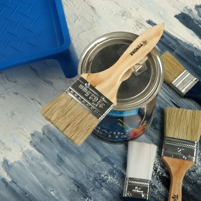 Кисть плоская ТУНДРА, смешанная щетина, деревянная рукоятка, 2.5 Кисть плоская ТУНДРА, смешанная щетина, деревянная рукоятка, 2.5", 63 мм