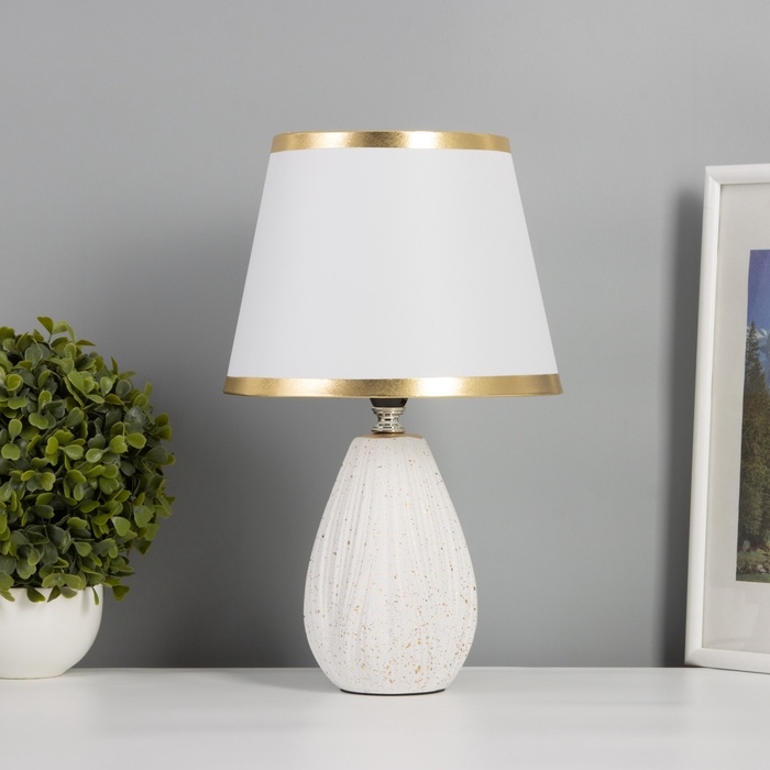 Лампа настольная Лампа настольная "Нежность" 1х40Вт Е14 белый/золото 20х20х34см